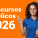 Mulher segura cadernos coloridos e aponta para texto concursos públicos 2026 em fundo laranja