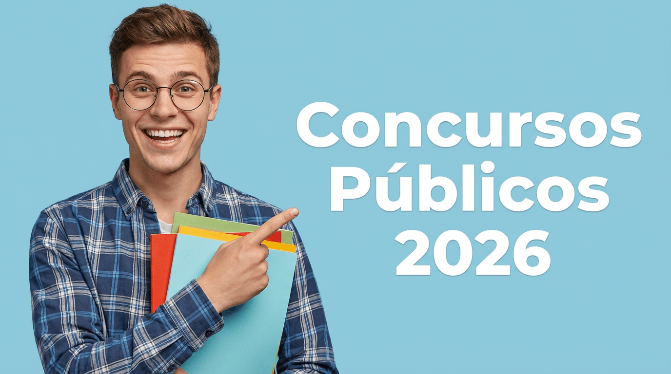 Jovem sorridente segura pastas coloridas e aponta para o texto “Concursos Públicos 2026” em fundo azul
