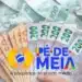 Nota de dinheiro brasileira de R$ 50, R$ 100 e R$ 200 com logo do programa Pé-de-Meia, representando os depósitos para estudantes