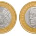 Lado a lado, as duas faces da moeda de 1 real de 2002. À esquerda, o valor de face com a data. À direita, o busto de Juscelino Kubitschek com a inscrição Centenário Juscelino Kubitschek.