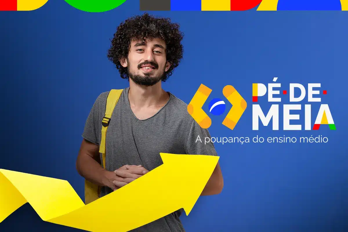 Jovem estudante com mochila amarela ao lado do logotipo do Pé-de-Meia — a poupança do ensino médio — representando o pagamento das parcelas de R$ 200 e R$ 1.000 em março de 2026