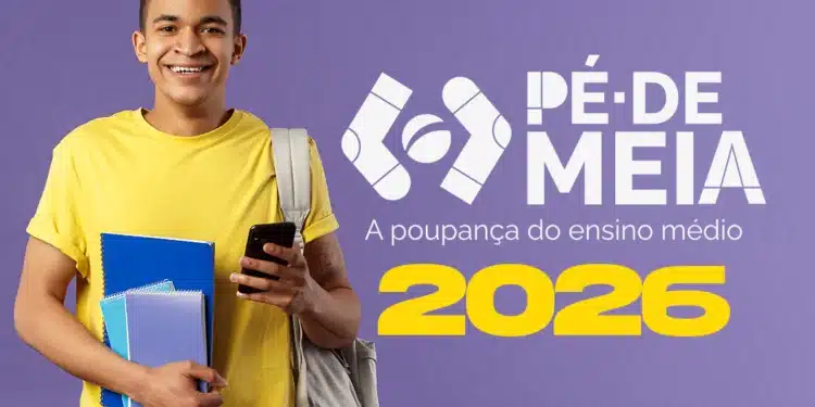 Jovem sorridente com camiseta amarela, cadernos e celular, em frente a fundo roxo com logo do programa Pé-de-Meia 2026