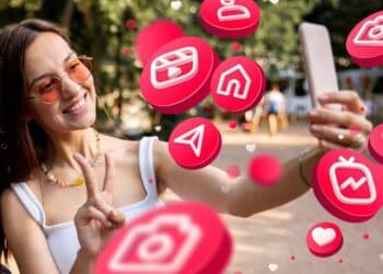 Usuária tirando selfie com celular enquanto elementos gráficos do Instagram ilustram novos recursos premium como stories anônimos.