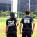 Dois policiais de costas lado a lado com o texto informativo sobre polícia civil.