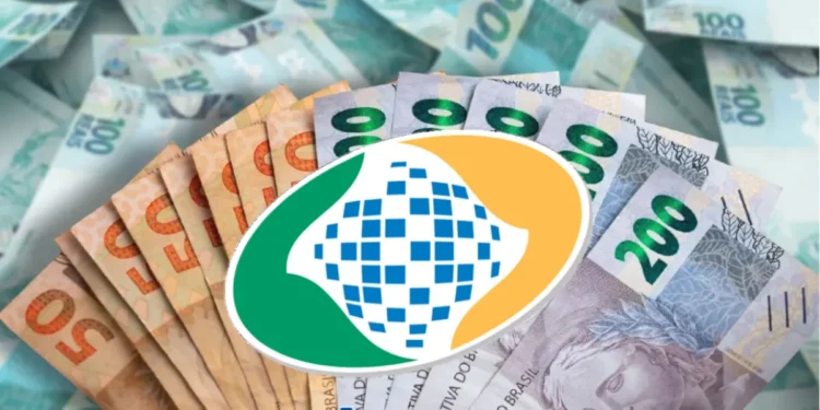 Cédulas de dinheiro representando o pagamento do 13º salário do INSS, com destaque para as cédulas de 50, 100 e 200 reais.