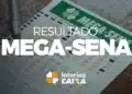 Volante preenchido da Mega-Sena ao lado de caneta com destaque para o resultado.
