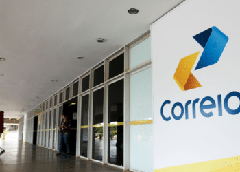Fachada de agência dos Correios com logotipo em destaque representando a abertura das inscrições para seleção com mais de 500 vagas de Jovem Aprendiz em 23 de março de 2026