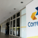 Fachada de agência dos Correios com logotipo em destaque representando a abertura das inscrições para seleção com mais de 500 vagas de Jovem Aprendiz em 23 de março de 2026
