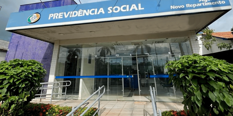 Fachada de agência do INSS. Atendimento suspenso no feriado da Paixão de Cristo.