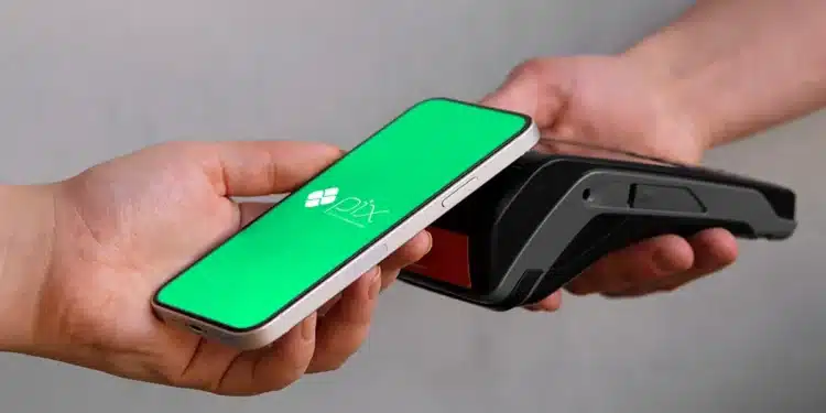 Pagamento com Pix em loja internacional usando QR Code em maquininha de cartão.