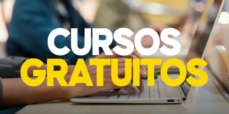 Mãos sob o teclado de um notebook e nome "Cursos gratuitos" destacado.