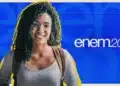 Estudante sorrindo com mochila ao lado do logo do Enem 2026, destacando a importância dos prazos.