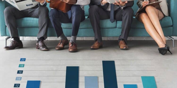 Profissionais em ambiente corporativo com gráfico ilustrando debate sobre escalas de trabalho e possível fim da jornada 6x1 no Brasil.