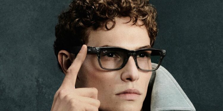 Modelo de óculos inteligentes Ray-Ban com lentes de grau, lançados pela Meta, sendo usado por um modelo masculino.