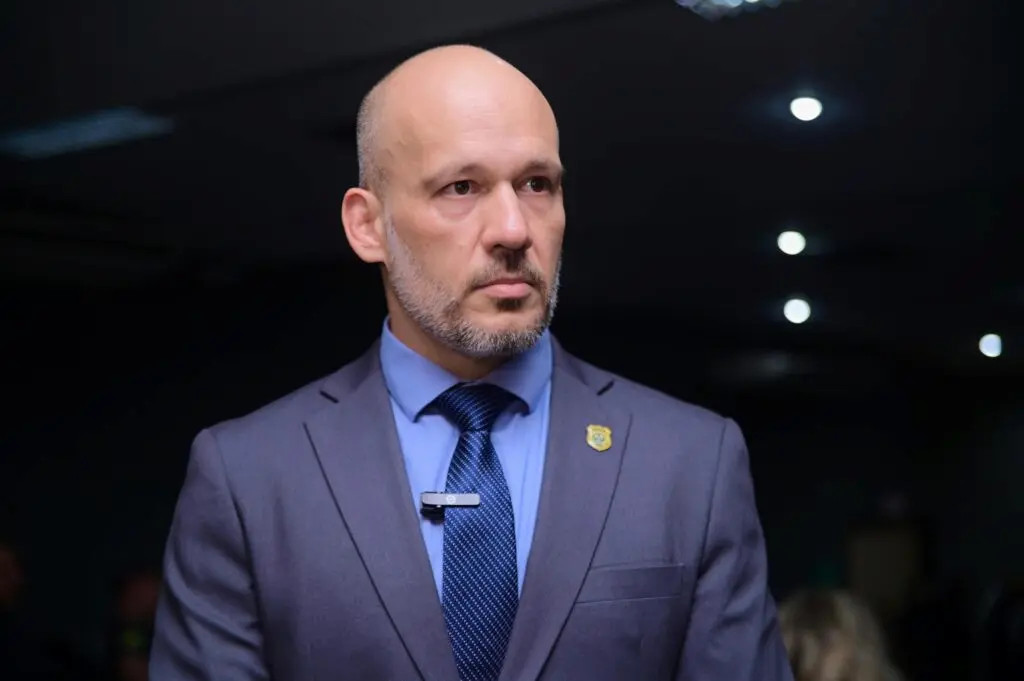 Concurso PC AC: 139 vagas autorizadas serão exclusivas para o interior do estado 2 Pedro Paulo Buzolin, novo delegado-geral da Polícia Civil do Acre, durante evento oficial.