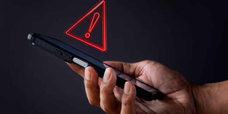 Alerta de golpe via WhatsApp sobre bloqueio de Pix e contas bancárias com notificação falsa de pendências no CPF.