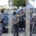 Policiais militares do Distrito Federal durante operação em via pública após anúncio de reajuste salarial das forças de segurança.