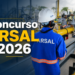 Técnicos com uniforme azul e capacete da ARSAL operam tubulações amarelas de gás em ambiente industrial.