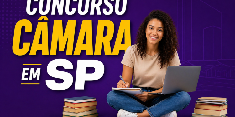 Jovem de cabelos cacheados estuda com laptop e livros, fundo roxo com texto "Concurso Câmara em SP"
