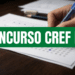 Mão segurando caneta azul sobre folha de gabarito com alternativas, texto "CONCURSO CREF MS" em faixa verde