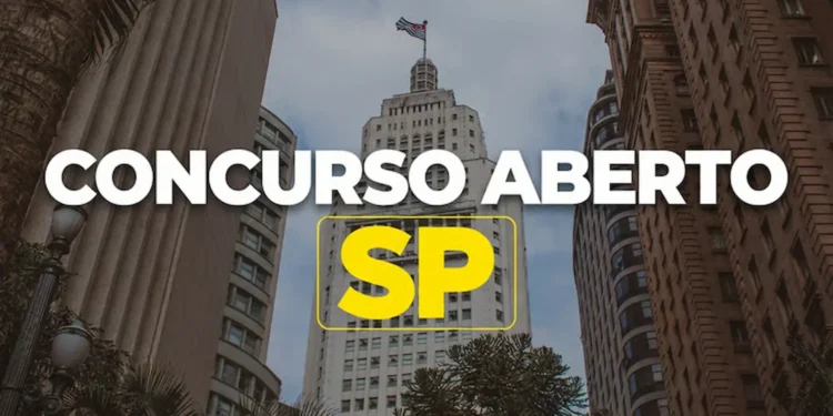 Prédio no centro de São Paulo com destaque para concurso público aberto.