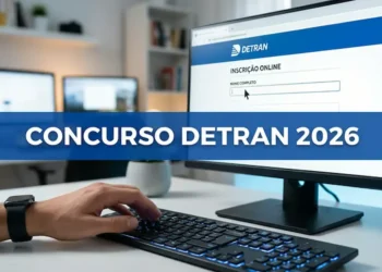 Imagem ilustrativa de uma pessoa realizando inscrição no concurso Detran 2026.