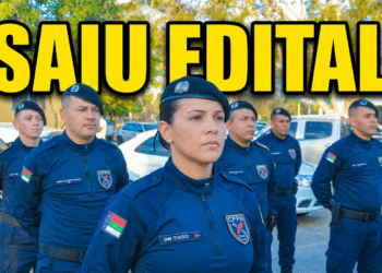 Seis agentes da Guarda Municipal enfileirados com uniformes azul-marinho, emblema CPPN e boinas pretas em área externa
