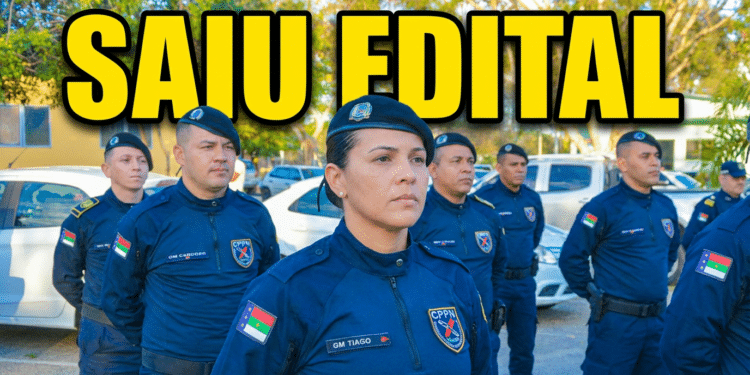 Seis agentes da Guarda Municipal enfileirados com uniformes azul-marinho, emblema CPPN e boinas pretas em área externa