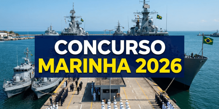 Navios de guerra brasileiros com bandeiras do Brasil em cerimônia militar com marinheiros em formação