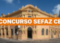 Fachada histórica do Palácio da Fazenda em Fortaleza, tons rosa e amarelo, com faixa laranja "CONCURSO SEFAZ CE"