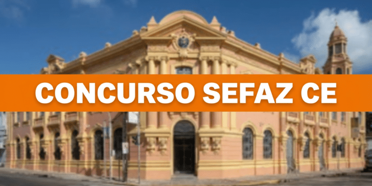 Fachada histórica do Palácio da Fazenda em Fortaleza, tons rosa e amarelo, com faixa laranja "CONCURSO SEFAZ CE"