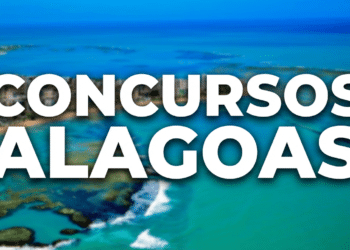 Vista aérea do litoral de Alagoas com águas azul-turquesa, texto "Concursos Alagoas" em letras brancas