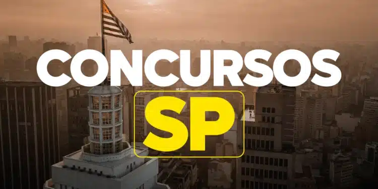 Edifício Altino Arantes (Farol Santander) com bandeira de SP e texto "Concursos SP" sobre skyline paulistano