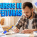 Homem barbudo de camisa xadrez escreve em caderno com livros ao redor e texto "Concursos de Prefeituras"