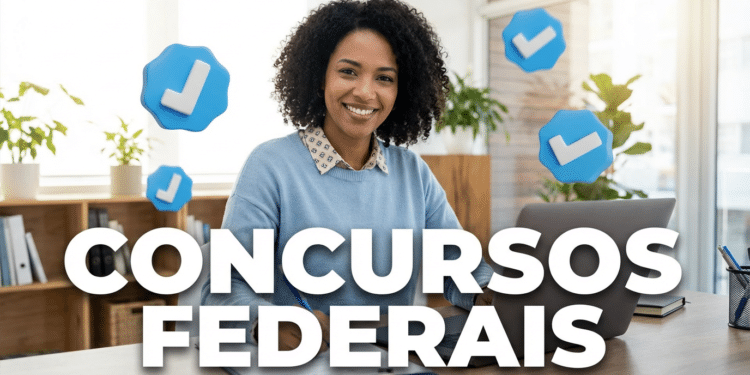 Mulher negra sorrindo, trabalhando em notebook, com ícones de verificação azuis e texto "Concursos Federais"