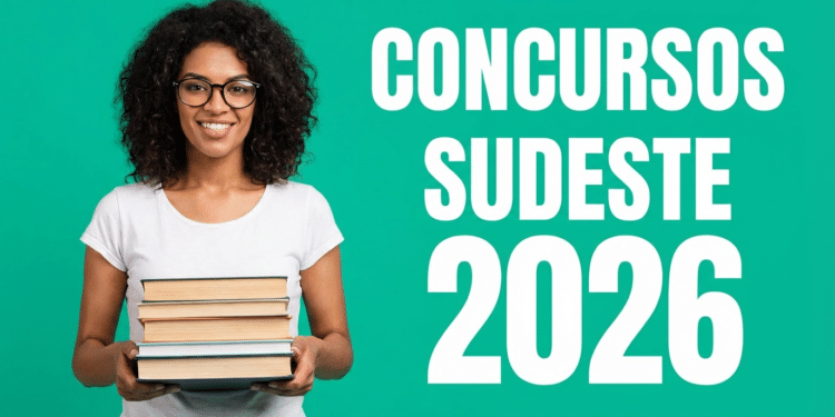 Jovem de óculos e cabelos cacheados segura livros, ao lado de texto "Concursos Sudeste 2026" em fundo verde