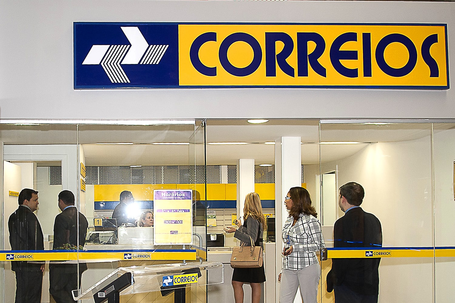 Jovens participando de processo seletivo com inscrições abertas para programa Jovem Aprendiz dos Correios 2026.