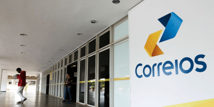 Jovem Aprendiz Correios 2026 - fachada de agência dos Correios com logo oficial azul e amarelo