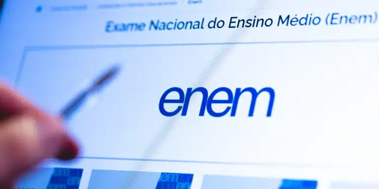Logotipo do Enem exibido em tela de computador com texto Exame Nacional do Ensino Médio.