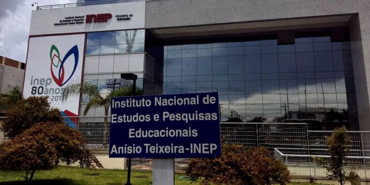 Fachada do prédio do Inep onde foi divulgado o edital do Encceja 2026.