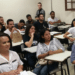Quem pode participar do Fies 2026 — estudantes em sala de aula aguardando início de aula na faculdade