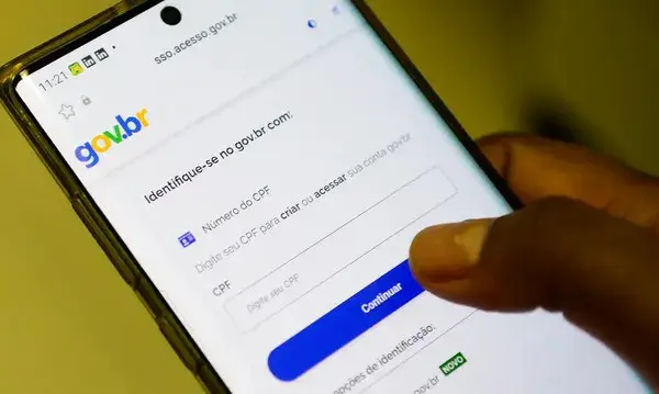 Tela do aplicativo Gov.br mostrando a tela de login, onde o usuário digita o CPF para acessar sua conta e realizar a Prova de Vida.