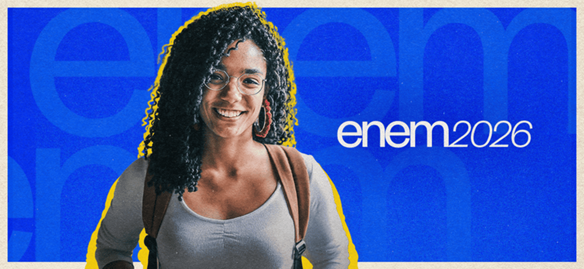 Estudante sorrindo com logo do Enem 2026 ao fundo em fundo azul
