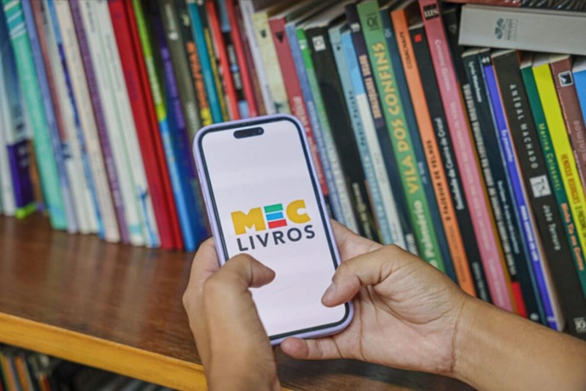 Aplicativo MEC Livros aberto no celular para preparação no Enem 2026
