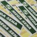 Bilhetes da Mega-Sena com fundo verde, destacando a possibilidade de um prêmio de R$ 15 milhões.