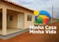 Casas populares do programa habitacional com novas regras que ampliam acesso ao financiamento para diferentes faixas de renda.