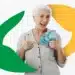 Idosa sorrindo e exibindo cédulas de R$ 100, representando o pagamento do INSS de R$ 8.475,55 nesta terça-feira (7).