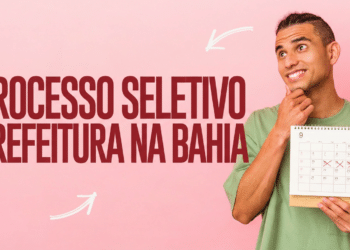 Jovem de camiseta verde segura calendário de setembro 2021 com datas marcadas em X ao lado de texto sobre processo seletivo na Bahia