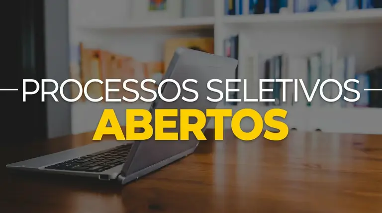 Prefeitura de Feliz Natal abre processo seletivo com salários de até R$ 5,2 mil 2 Notebook sobre mesa com destaque para inscrições abertas em processos seletivos públicos no Mato Grosso.