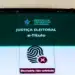 Foto do aplicativo e-Título da Justiça Eleitoral mostrando o alerta de 'Biometria não coletada', representando o prazo para eleitores regularizarem sua situação antes das eleições.